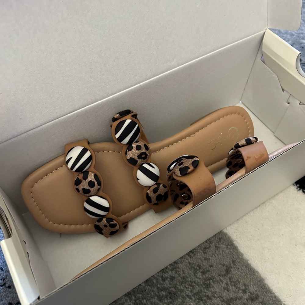 NIB Cato Slip on Sandels - Picture 6 of 6